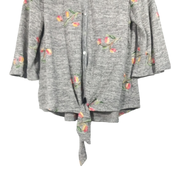 Fig and Flower Gray W/Floral Embroidery Button/Tie up Hi/Lo Top SZ 1X - Picture 6 of 10